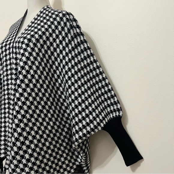 Metric New York Knits Houndstooth Cardigan - Picture 3 of 10
